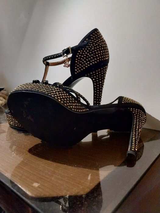 Salto alto brilhantes