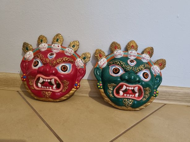 Maski ceramiczne w komplecie