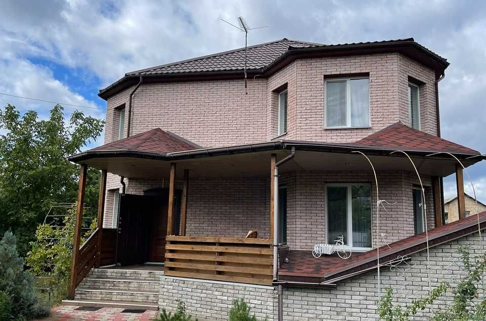 Будинок з жилим ремонтом та ПІДВАЛОМ у Центрі Бучі!  БЕЗ комісії