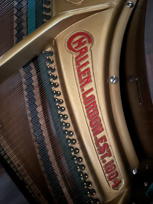 Fortepian gabinetowy CHALLEN