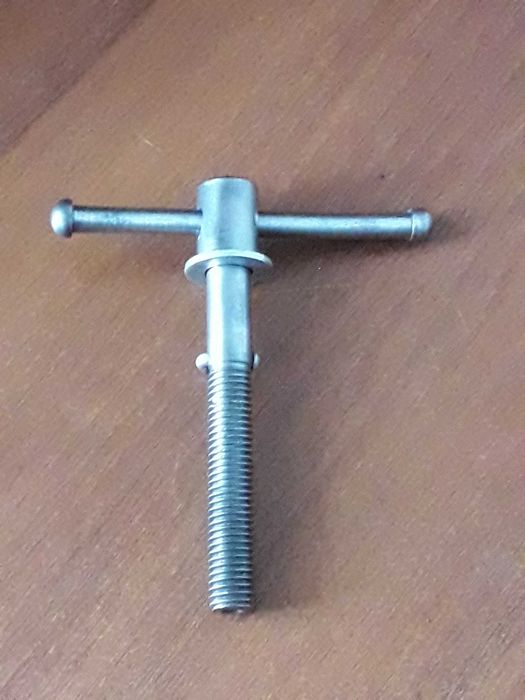 Набір слюсарного інструмента "Юний Технік"  ЧИЗ. Винт до лещат ЧИЗ.