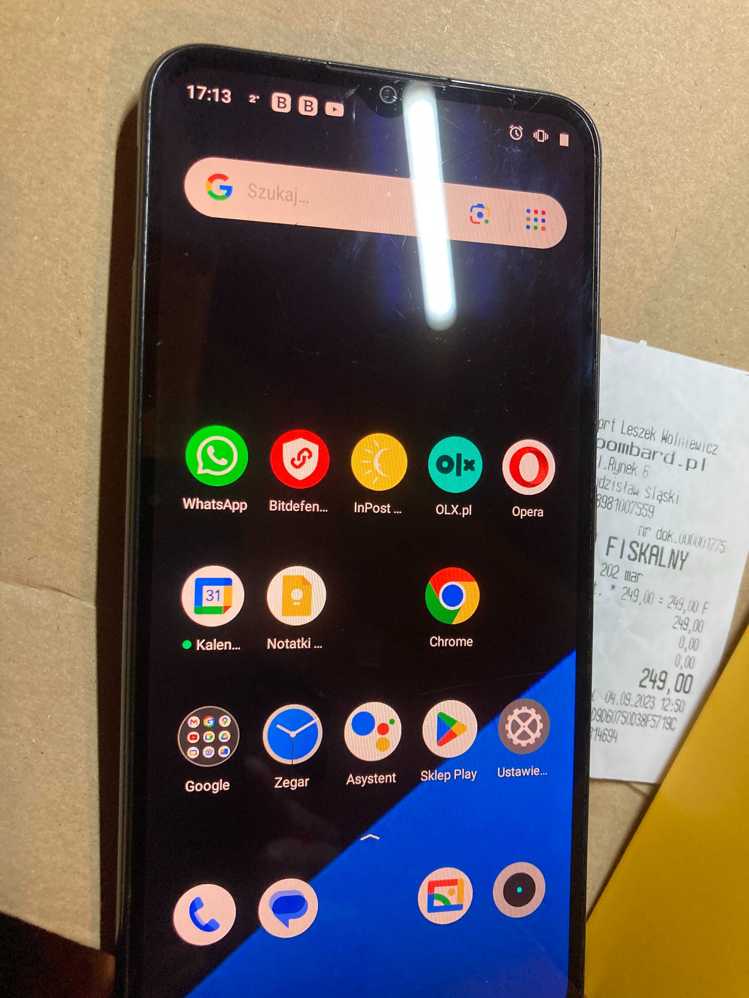 Realme  c11 2 GB/pęknięty ekran czarna plamką.