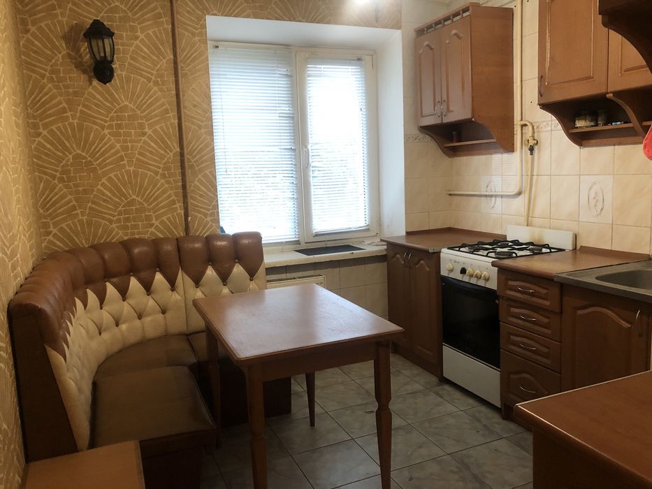 Оренда 2 кімн.квартири 2/9 вул.Лукьяненко