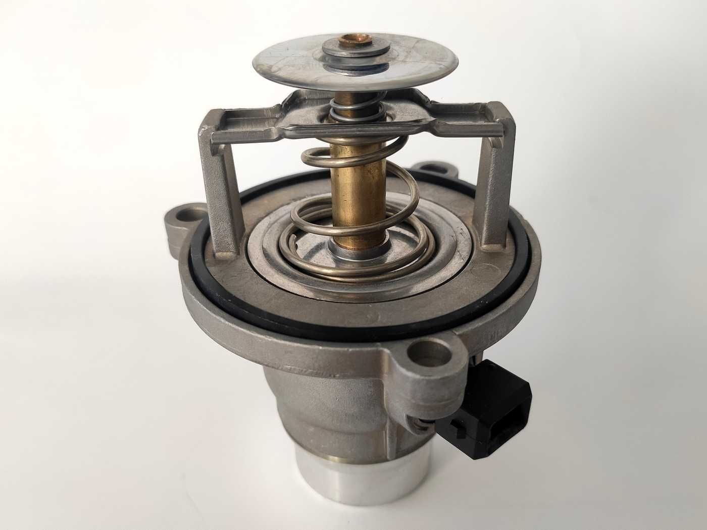 BMW N62 N63 Termostat Custom 85 st.C E60 E65 E53 E61 E63 E70 F10 F01