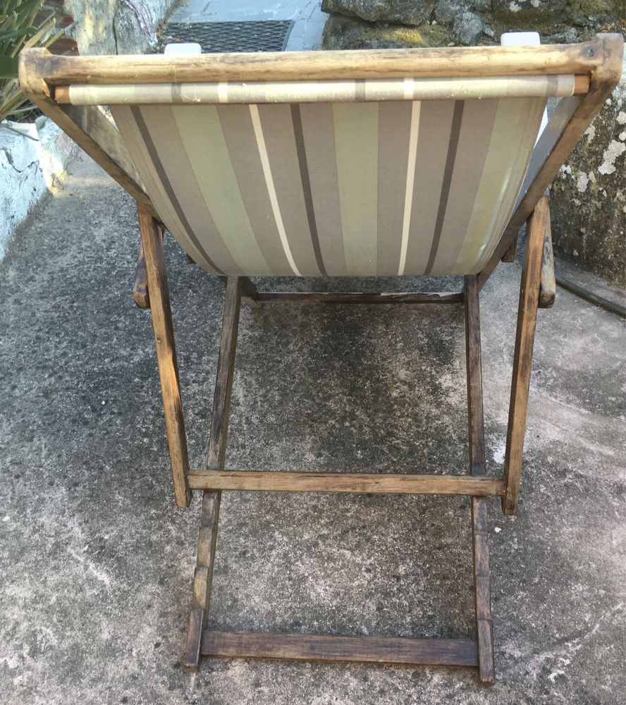 espreguiçadeira antiga em madeira