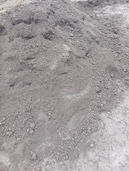 Ziemia ogrodowa, czarnoziem, bez dodatków, czysta, pH 5,5-6,5; piasek