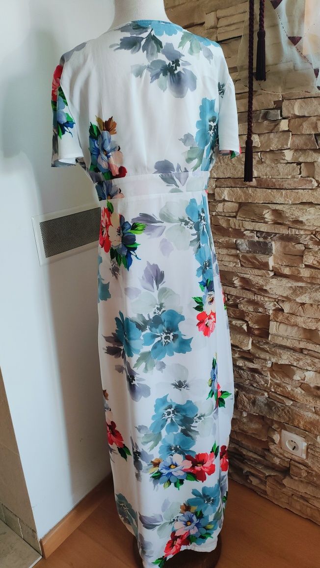 Vestido branco comprido com flores