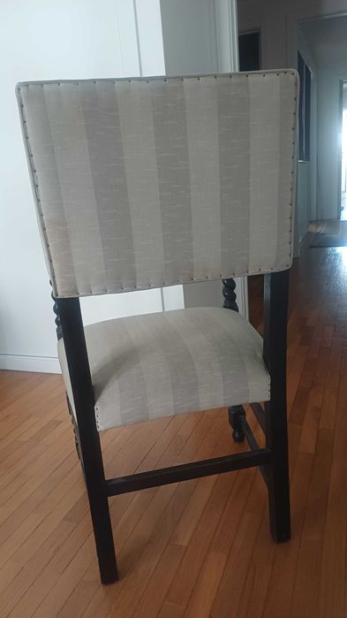 2 Cadeiras em Madeira Maciça Antiga