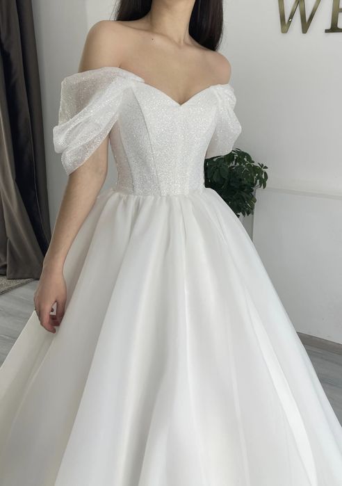 Весільна сукня мінімалістична, розмір М-Л