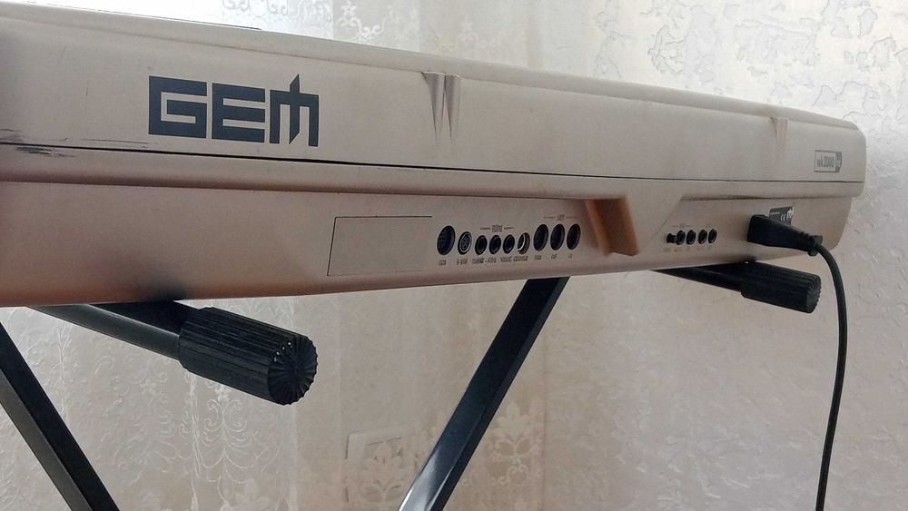 Синтезатор професійниї