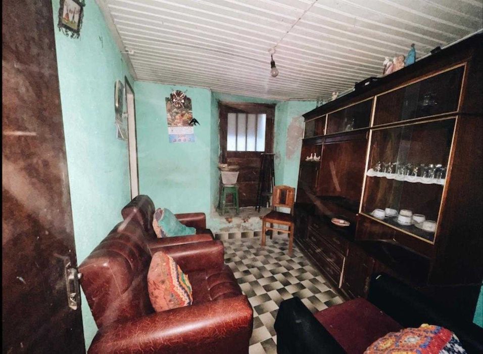 Moradia para recuperar - Unhais da Serra