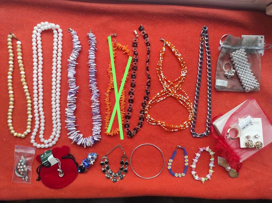 Біжутерія нова і старовинна Намисто Брошка