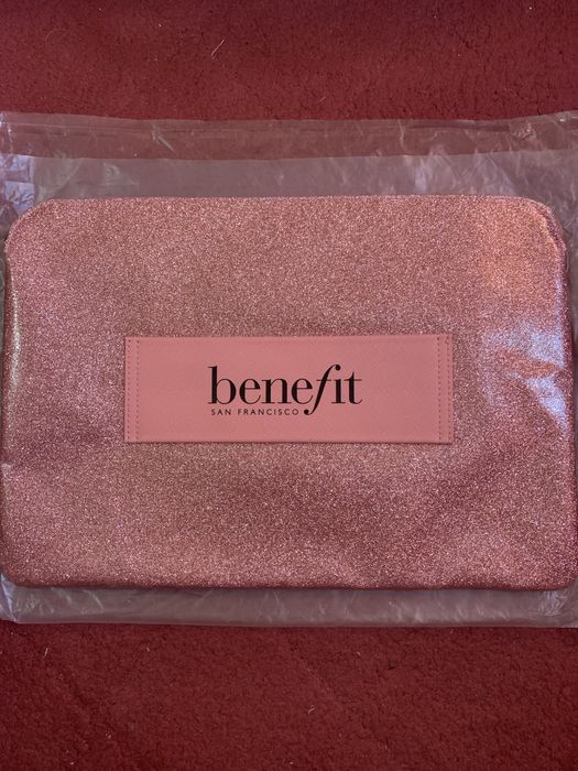 Чехол для макбук  benefit