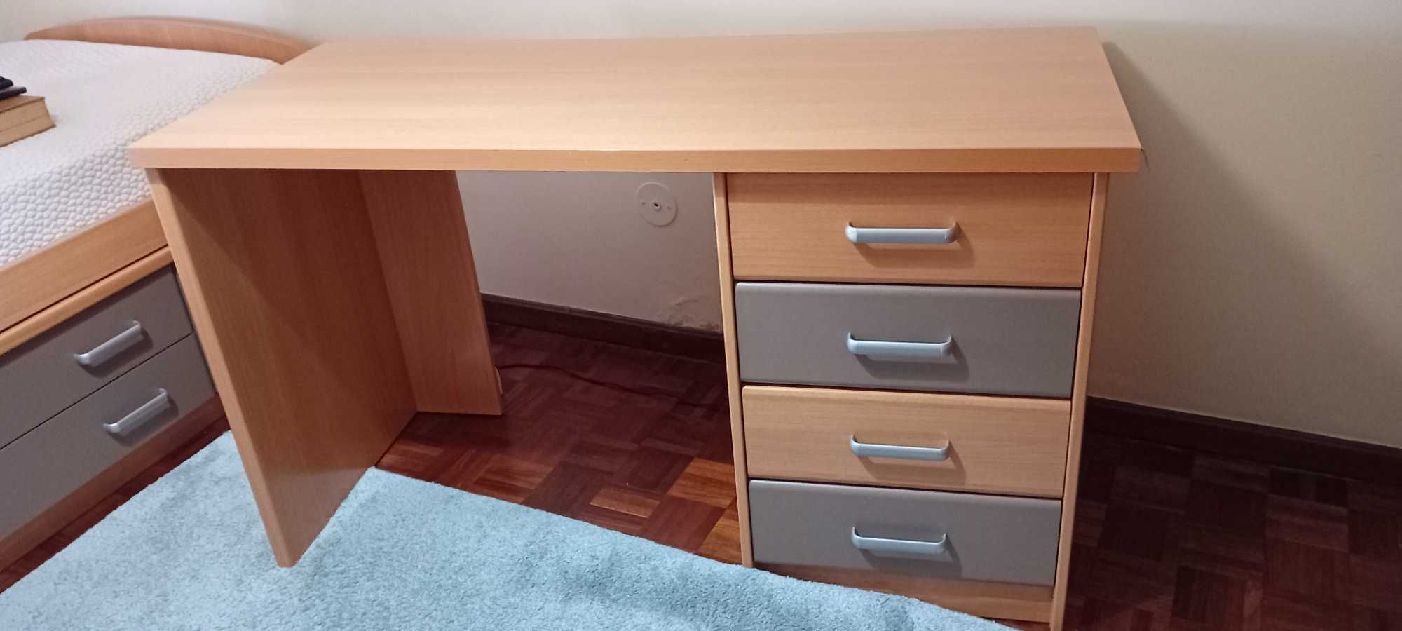 Secretária com 4 gavetas - 131x78x54cm