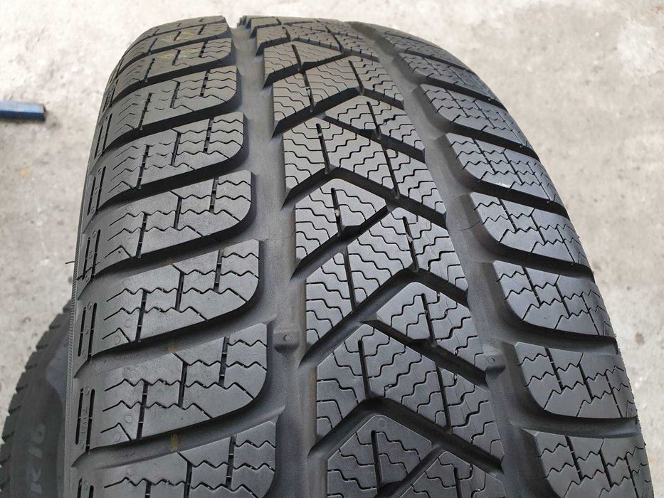 2x Pirelli Sottozero 3  215/55r17   7,4mm