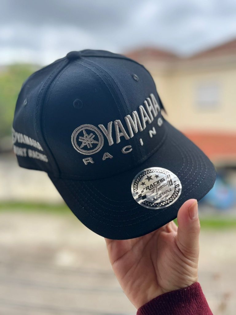 Boné da Yamaha pede a tua