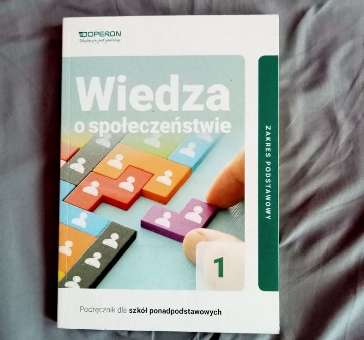 Książka do 1 klasy szkoły ponadpodstawowej wiedzą o społeczeństwie wos