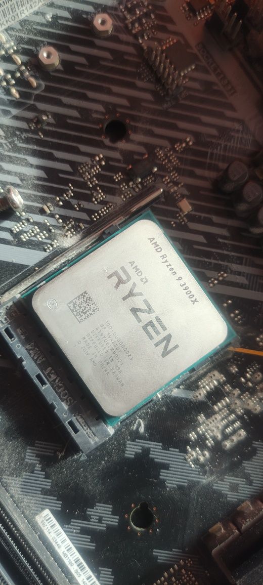 Procesor AMD Ryzen 9 3900X, 3.8 GHz, 64 MB