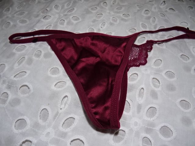 Lovehoney satynowe stringi M