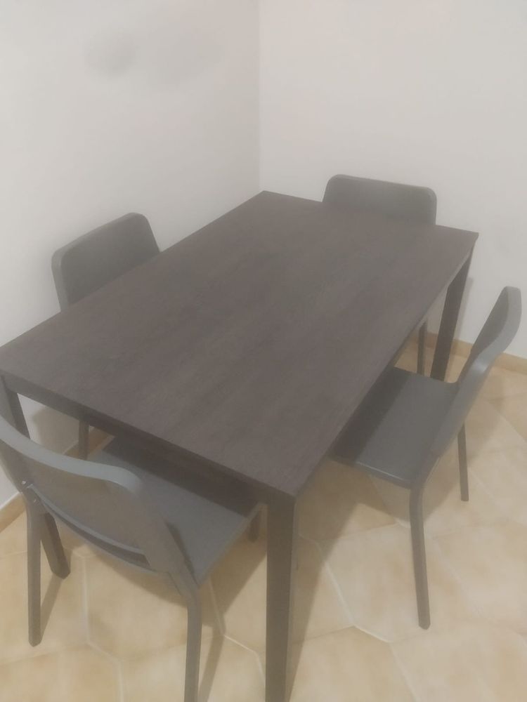 Vendo mesa de sala extensivel + 4 cadeiras