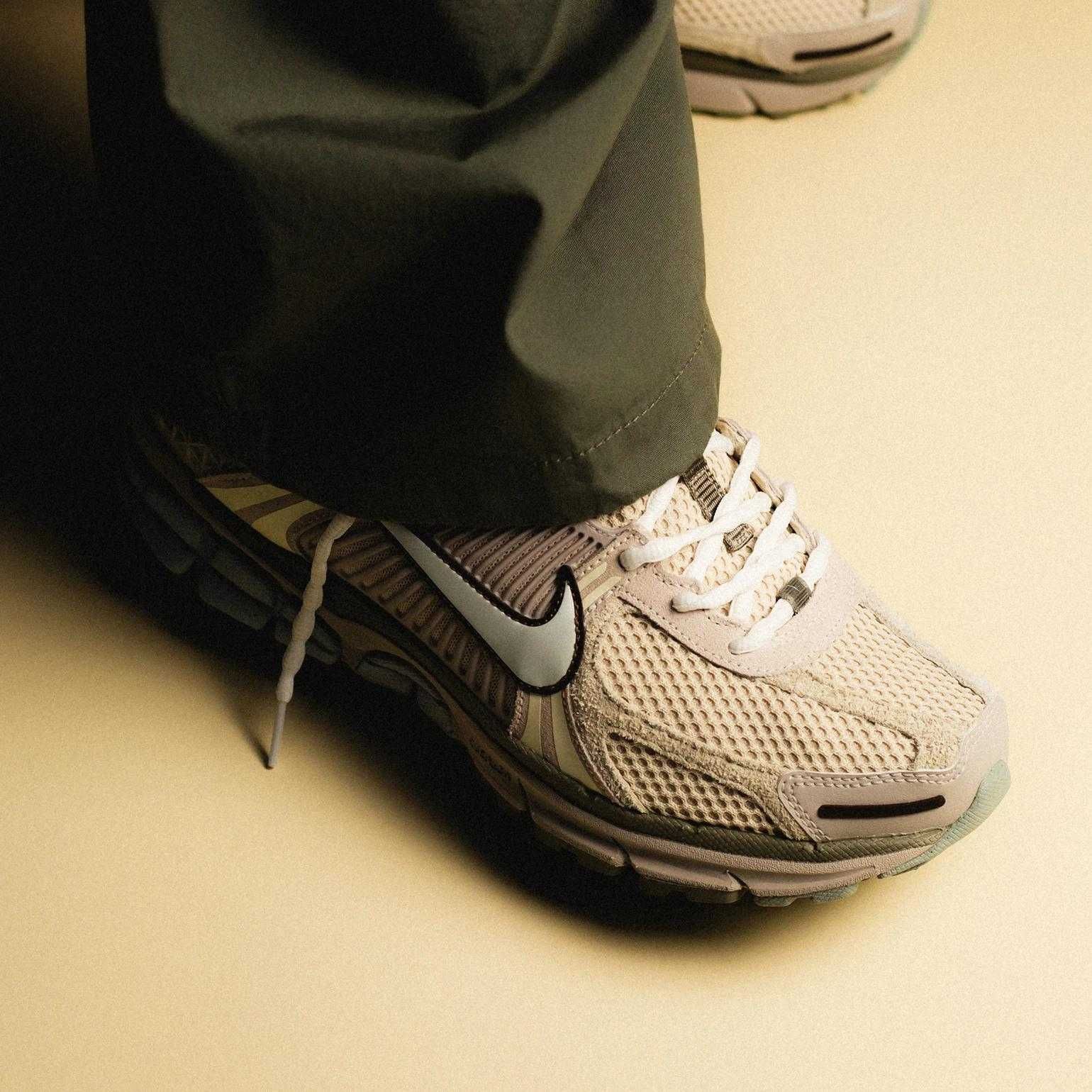 ОРИГІНАЛ‼️ Nike Zoom Vomero 5 SE FZ3653-104 кроссовки мужские кросівки