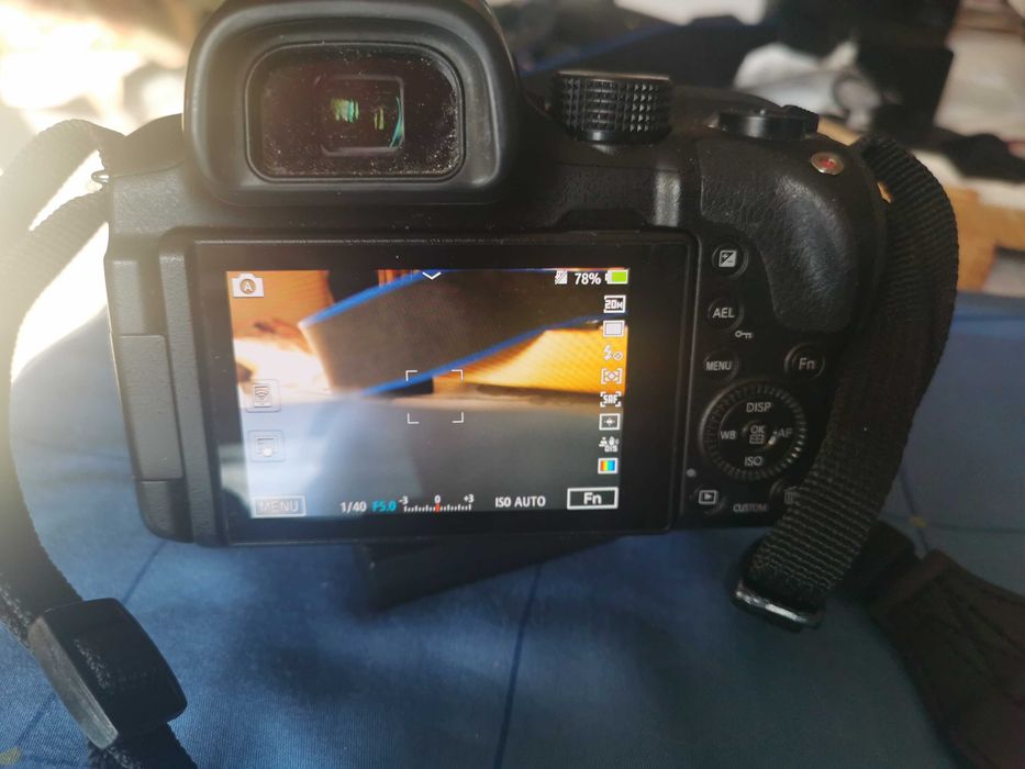 Aparat Samsung NX30 z obiektywem