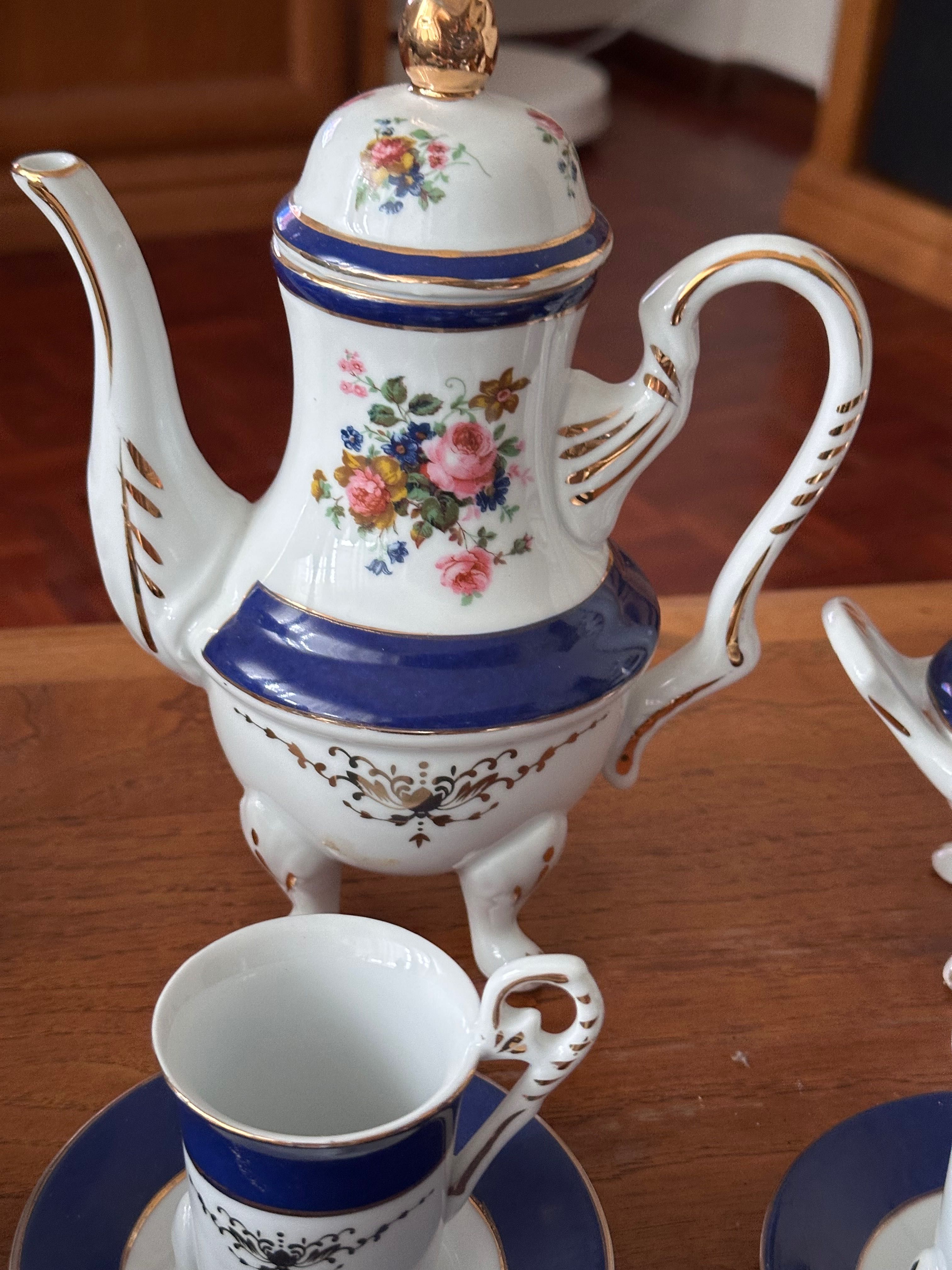Conjunto de Chá em Porcelana Elegante à Venda