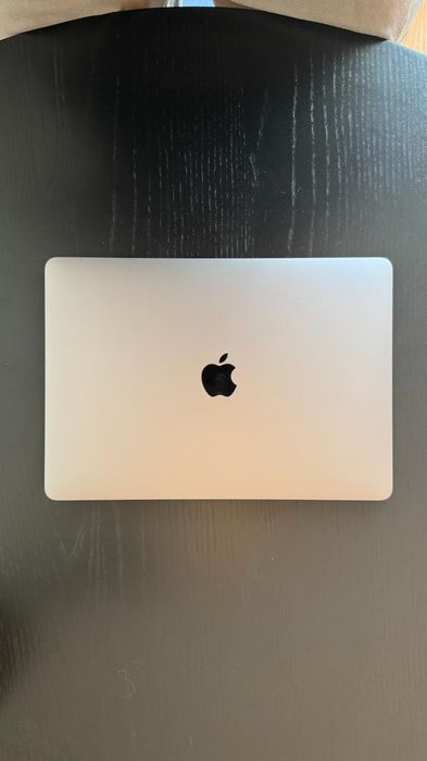 MacBook Pro 13″ (Apple M1, 2020) com Touch Bar, 16 GB RAM, 512 GB SSD