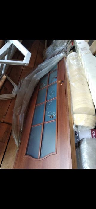 Продам нові двері з коробкою 60*2