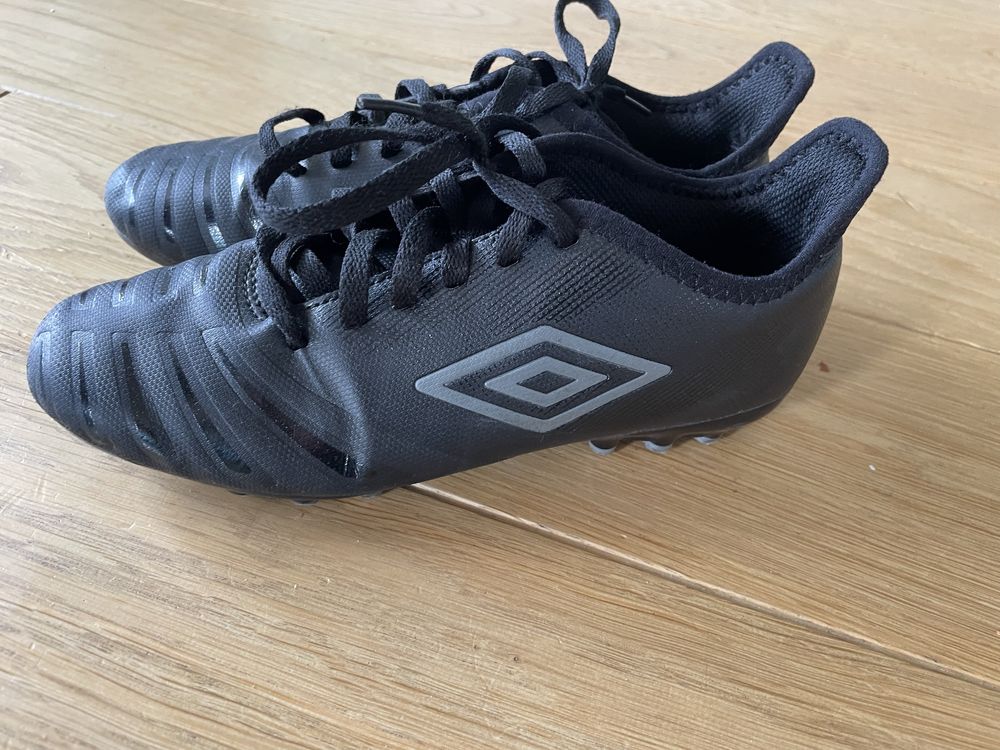 Korki chlopiece buty pilka UMBRO roz.35/36 wkladka 22,5cm