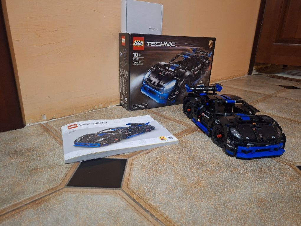 Продам lego technic 42176