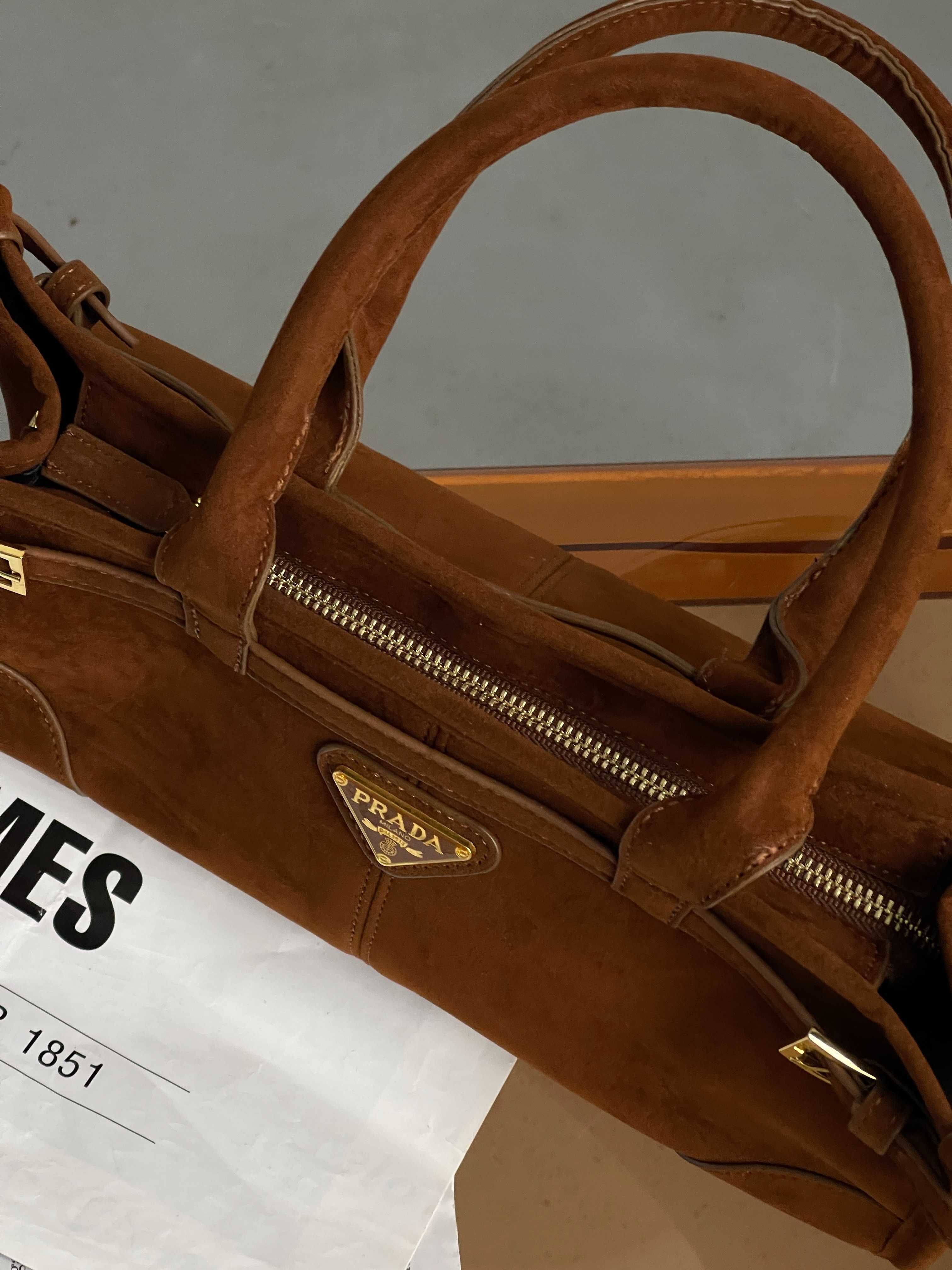 Женская сумка Prada Medium Suede Tote Bag через плечо замша Прада