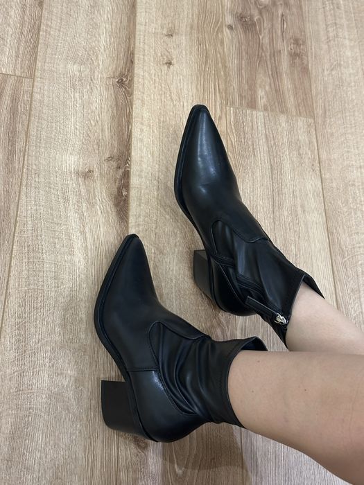 Козаки/казаки/ботильйони/черевики zara 38