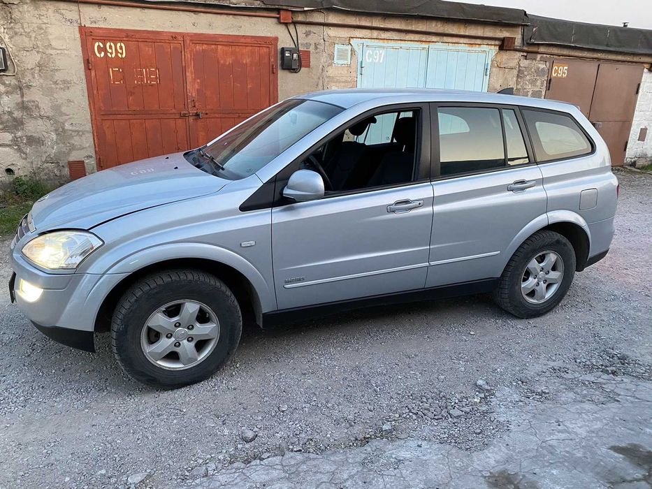 SsangYong Kyron бензиновый рамный внедорожник