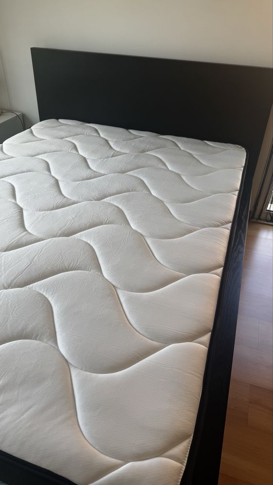 Cama com arrumacao e colchao novo