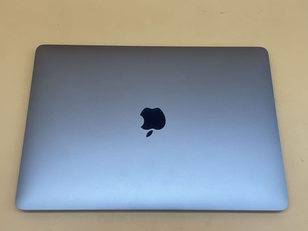 Macbook pro m1 256gb ssd 16gb ідеал.