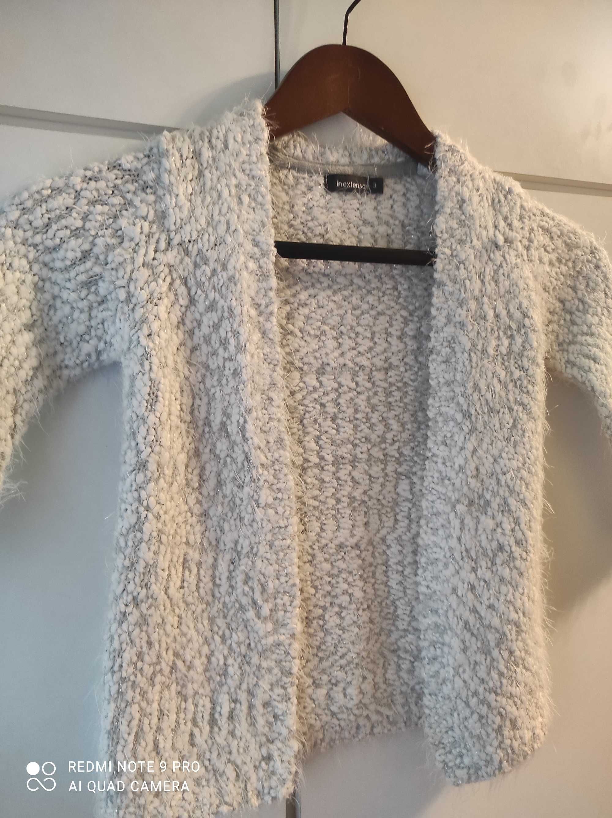 Narzutka sweterek ze średnią nitką