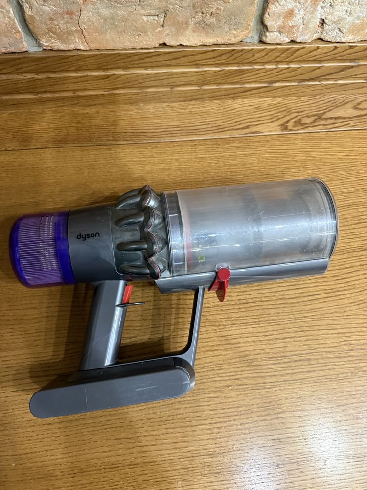 Odkurzacz Dyson v 11 uszkodzony guzik