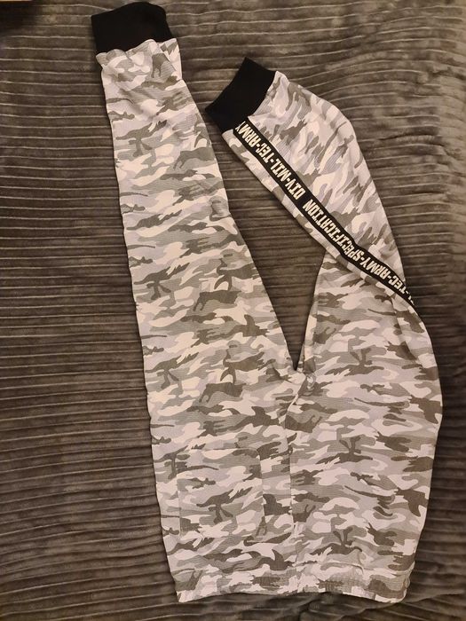 spodnie dresowe Mil-Tec r. XXL szaro-czarne moro, stan bdb+