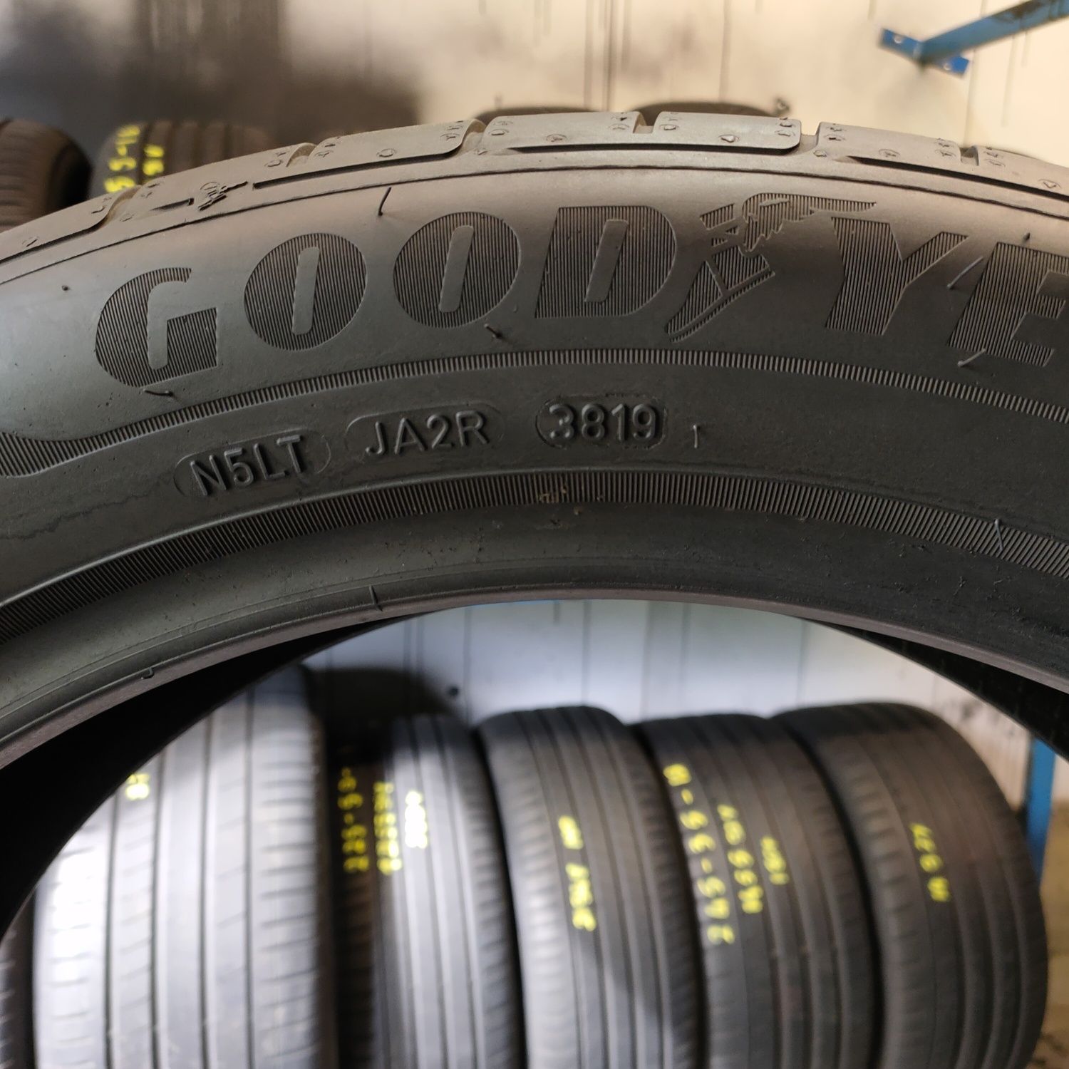 215/50r19 GoodYear EfficientGrip Performance 7.0mm