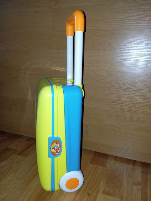 Продам нову кухню-стіл складається у валізу.