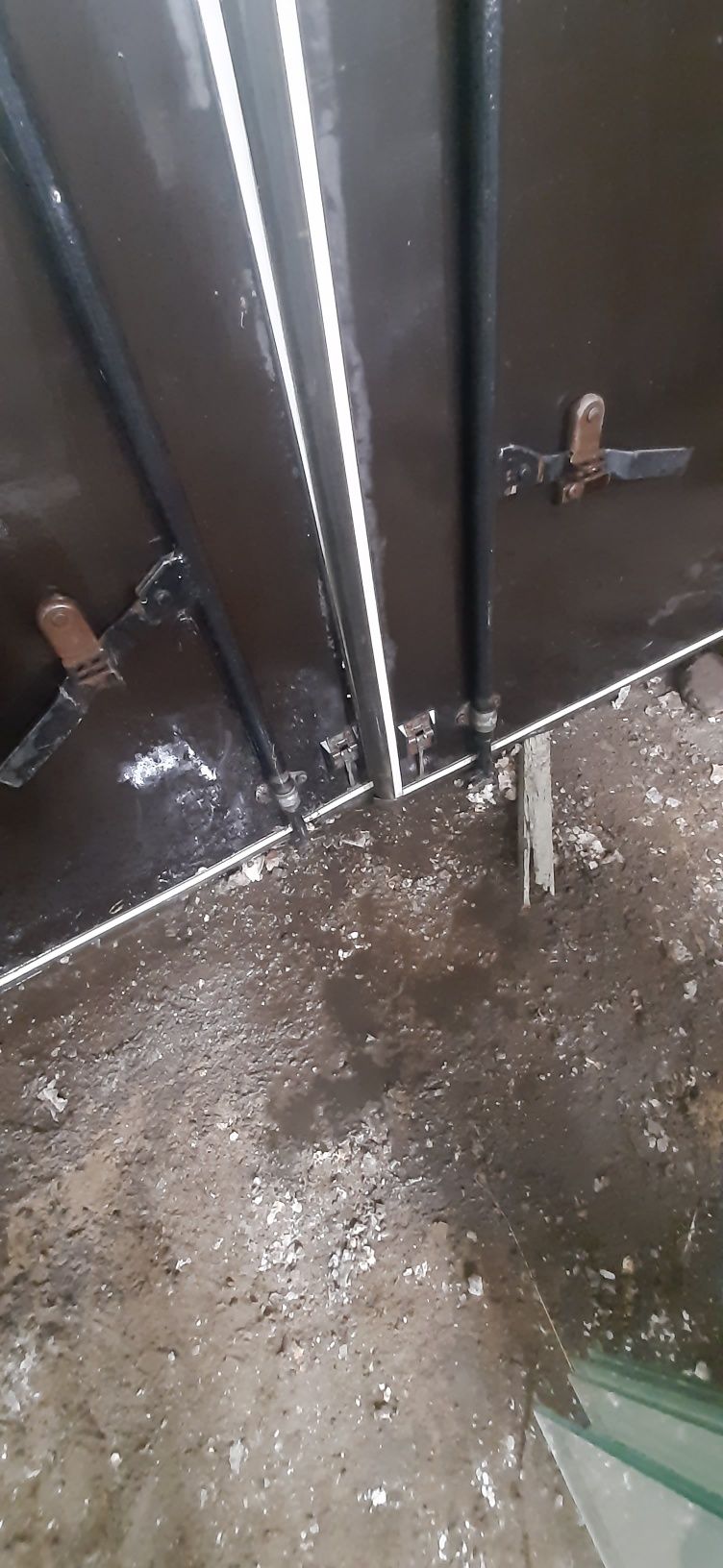 Задние ворота на прицеп, полуприцеп или фургон.