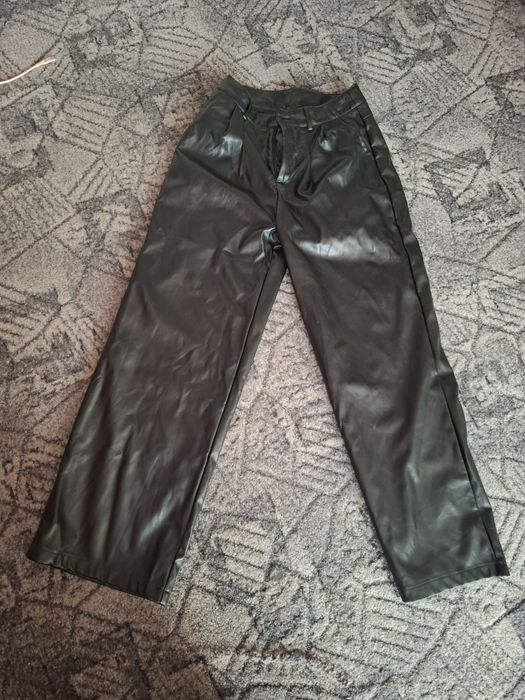 Spodnie skóropodobne rozmiar M
