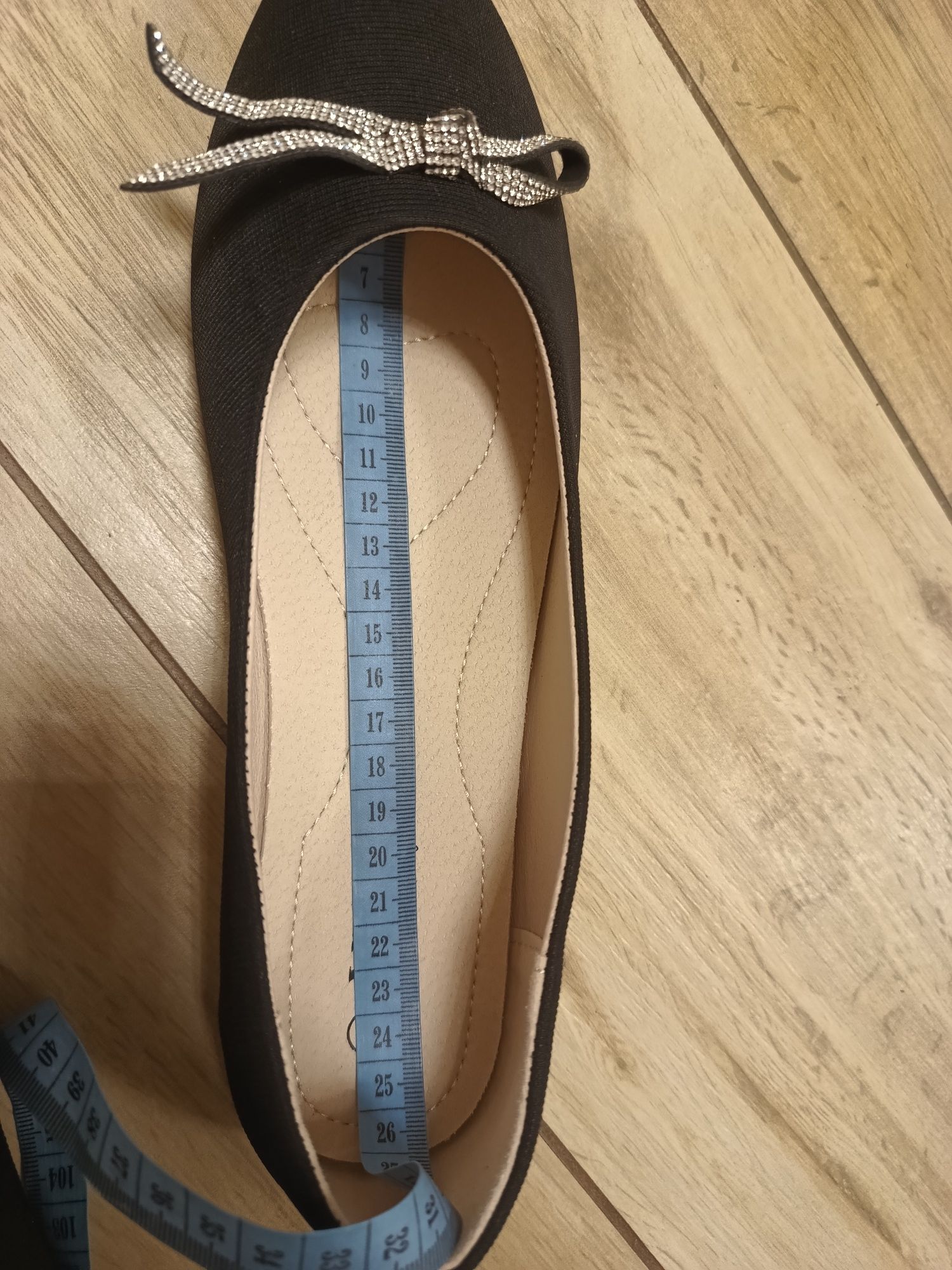Nowe damskie czarne buty balerinki z ozdobnymi srebrnymi kokardkami 41