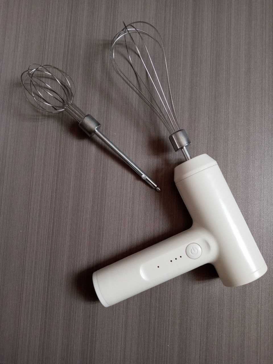 Елегантний і потужний: Компактний електро міксер для вашої кухні