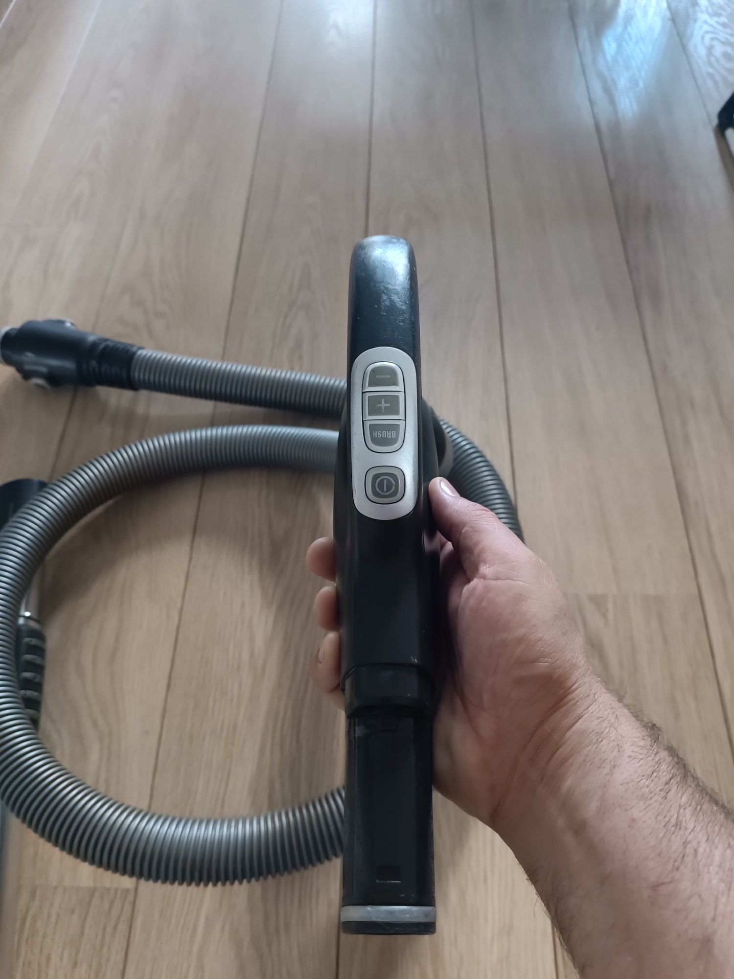 " Odkurzacz Electrolux, AEG - rączka, uchwyt, wąż ,rura ze sterowaniem