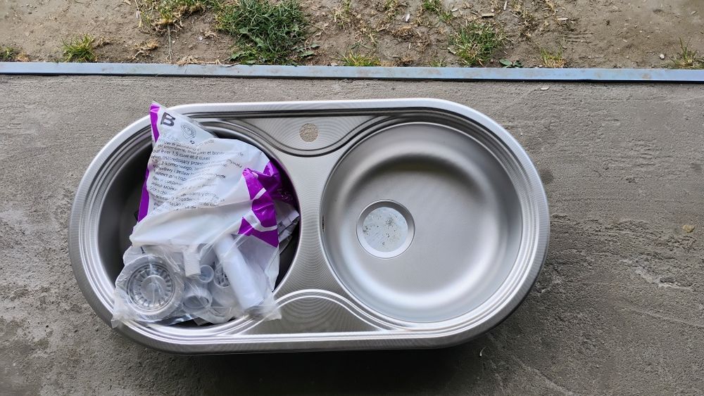 Zlewozmywak kuchenny zkompletnym syfonem jeszcze nie rozpakowany