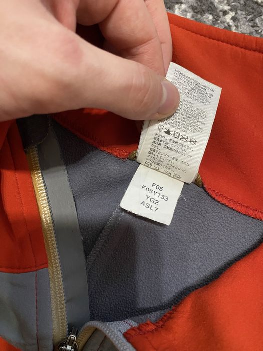 Куртка вітрівка The North Face М розмір софтшел на флісі