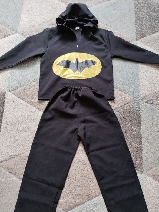 Strój karnawałowy Batman rozmiar 134cm na 8-9 lat