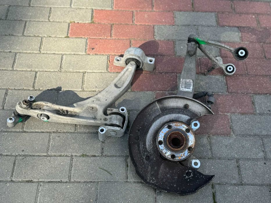 Zwrotnica prawy przód + wahacz Volvo V60 II S60 III 2018-